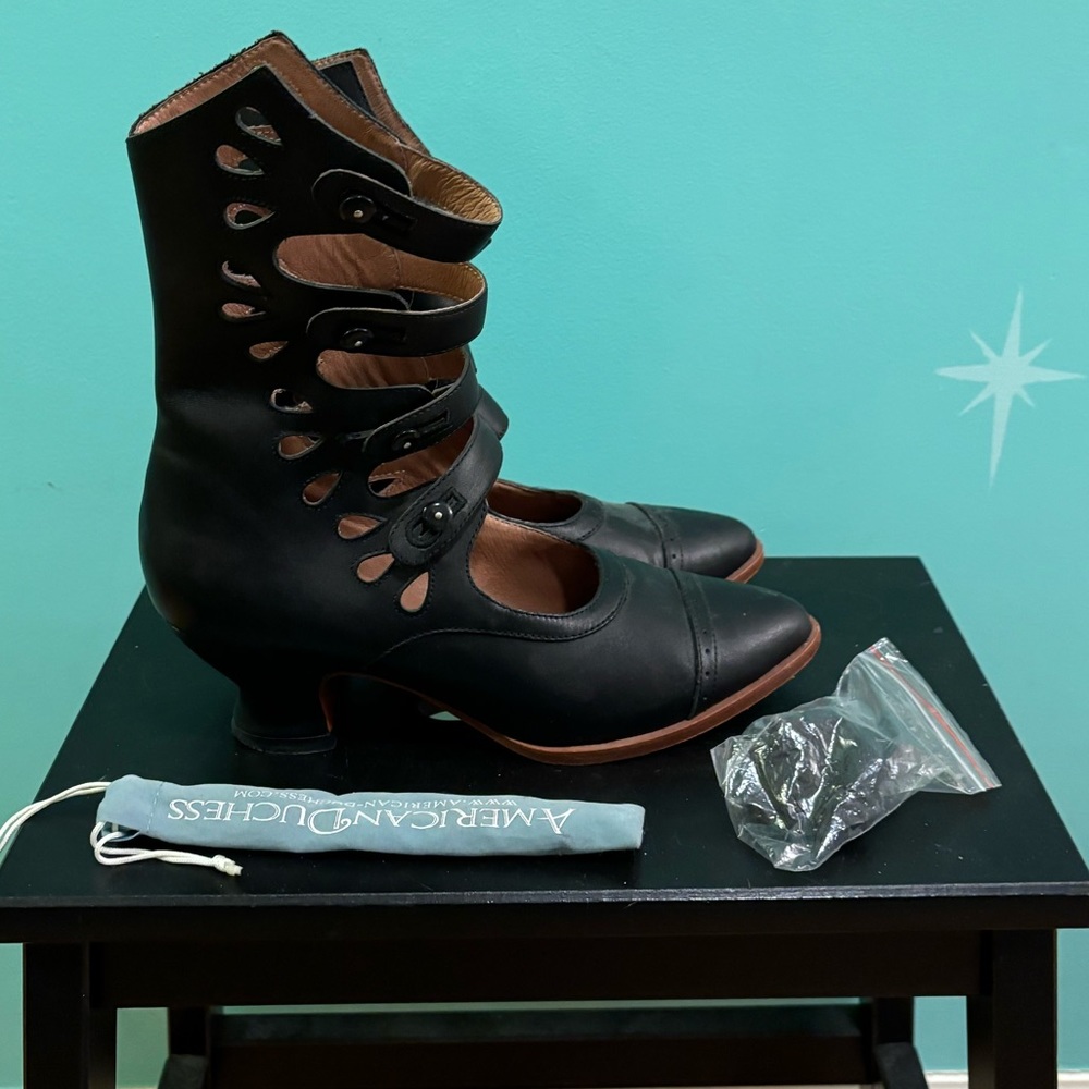 American duchess size 7.5 leather Colette boots